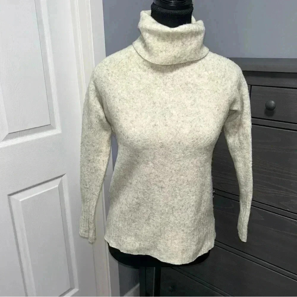 Aritzia - Community Sweater